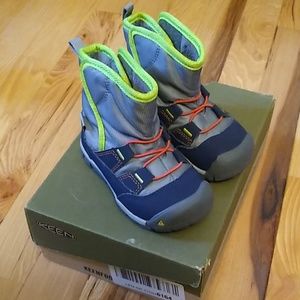 Keen Peek a Boot Navy and green size 6 new